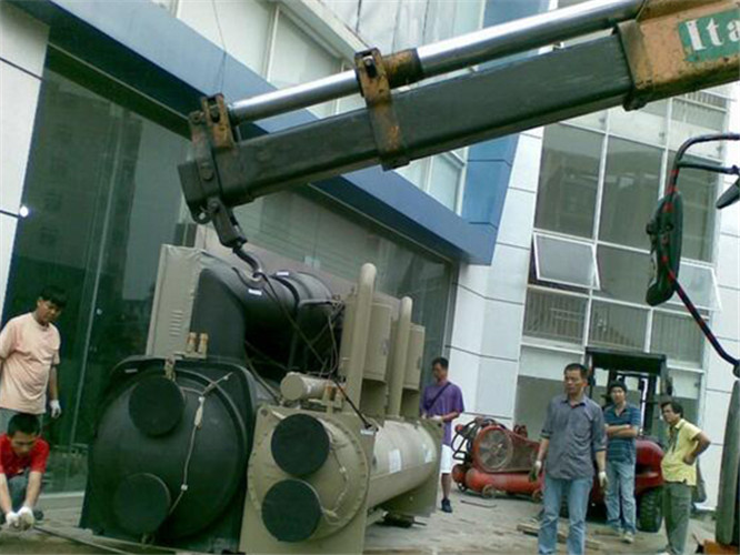 南木林县随车吊和汽车吊的核心区别是什么？哪种更省钱？